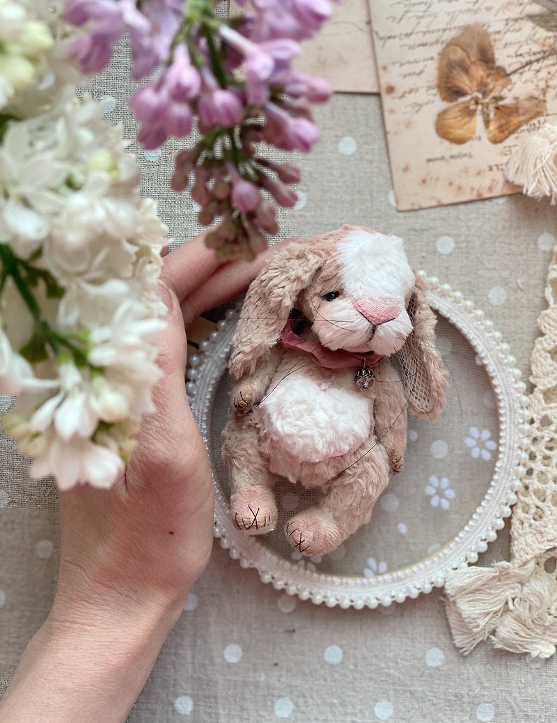 Artist teddy bunny Bonny