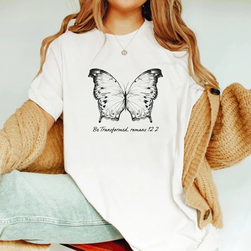 23款蝴蝶 Transformed Romans 12:2 圣经经文 中性短上衣 - 女装 T 恤 - 棉．麻 白色