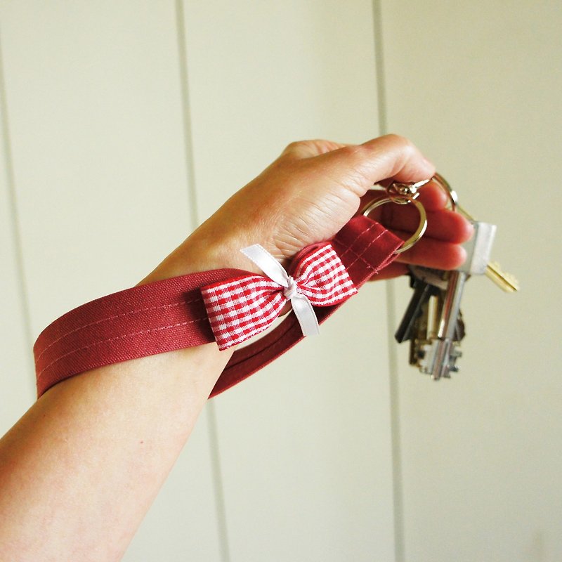 Lovely【格纹蝴蝶结莓红帆布手腕带】钩扣钥匙圈 - 挂绳/吊绳 - 棉．麻 红色