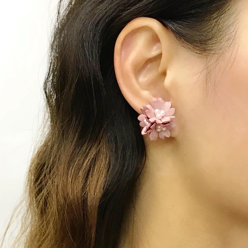 三朵皮革樱花珍珠耳环│纯银耳鈎/耳针款式【花】 - 耳环/耳夹 - 真皮 粉红色