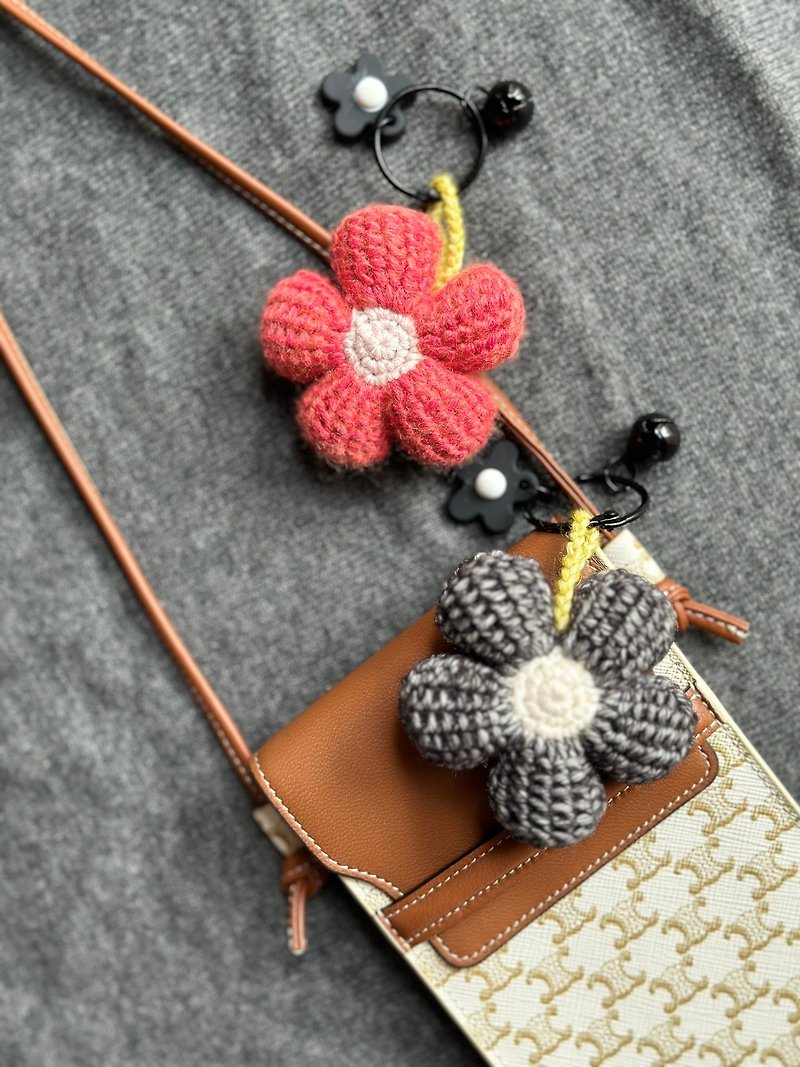 梨子设计制作单品 花朵 挂饰 吊饰 包包 手机 钥匙圈可爱装饰品 - 钥匙链/钥匙包 - 羊毛 