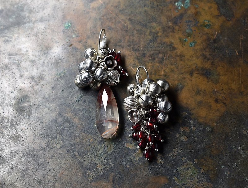 Agate in quartz, fluffy bells and garnet, Karen Silver flower and bud earrings