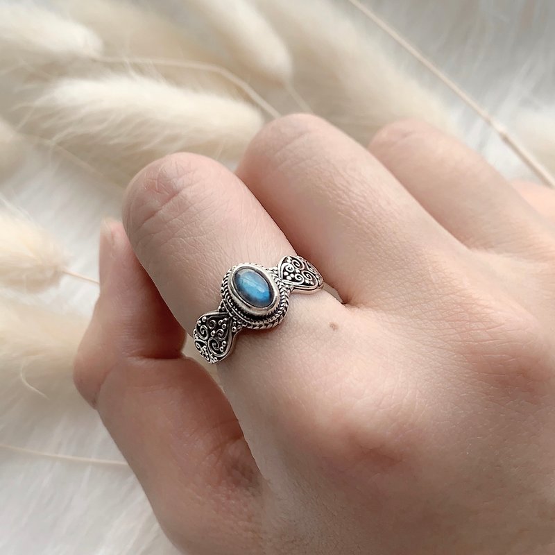 拉长石925纯银爱心典雅设计戒指 尼泊尔手工银饰 - 戒指 - 宝石 银色