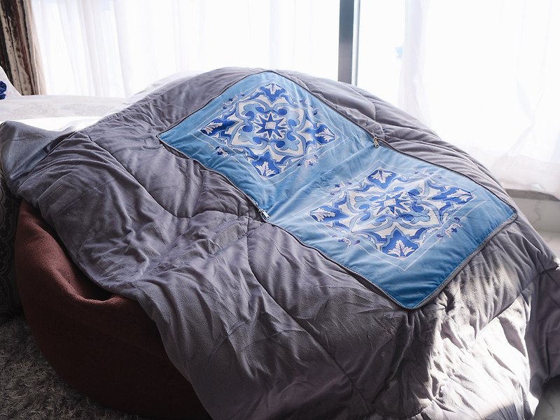 加厚水晶绒两用抱枕/折叠是抱枕打开是被子 - 被子/毛毯 - 聚酯纤维 多色