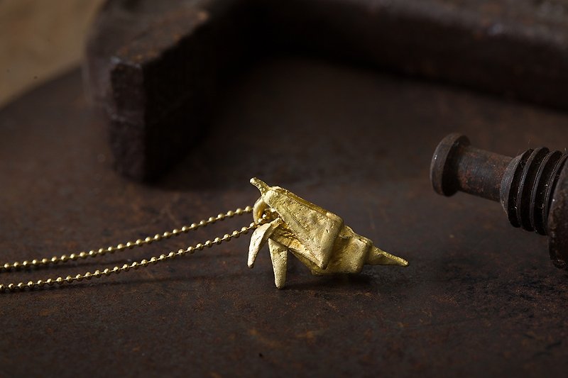 Origamini 小折学 黄铜 虾项链 Brass Shrimp Necklace - 项链 - 铜/黄铜 金色