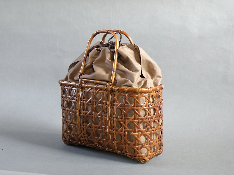 竹籠バッグ　かごバッグ　八つ目編み　根曲り竹　煤竹　燻煙千島笹 - 手提包/手提袋 - 竹 咖啡色
