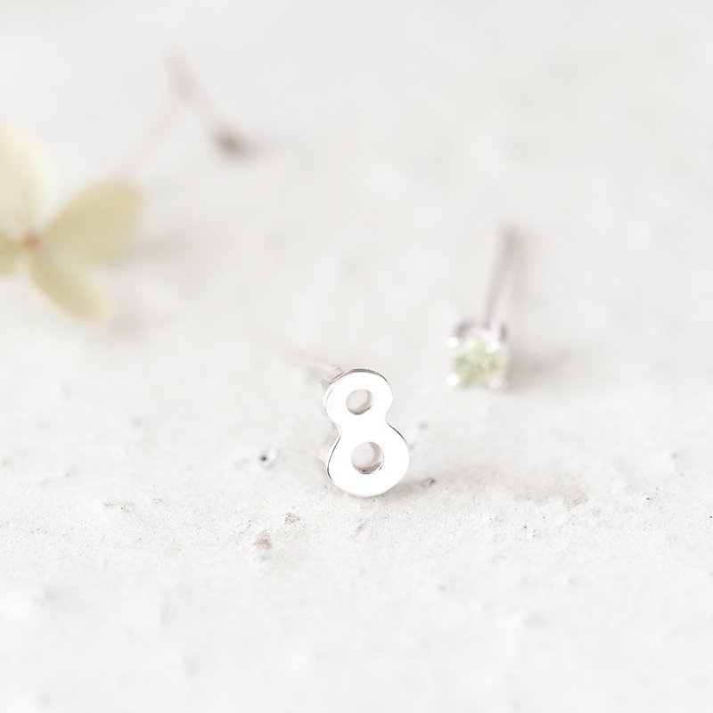 Number 8 Peridot Earrings Silver925 - 耳环/耳夹 - 其他金属 绿色