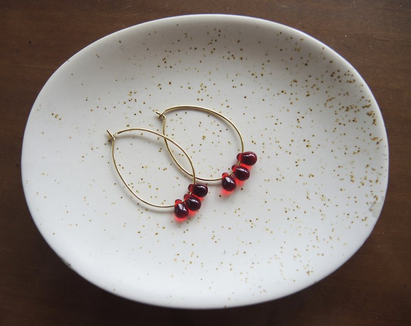红宝石色手工琉璃珠耳环 - 耳环/耳夹 - 玻璃 多色