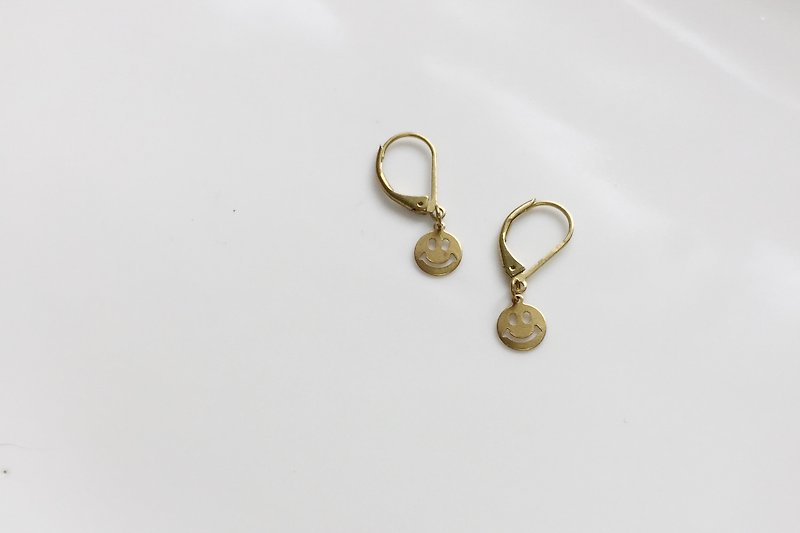 SMILE 简约黄铜造型耳环 - 耳环/耳夹 - 其他金属 金色