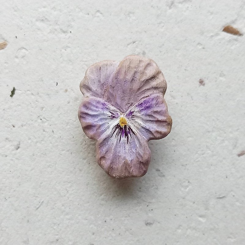 淡雅小紫花  三色堇徽章 - 胸针 - 木头 紫色
