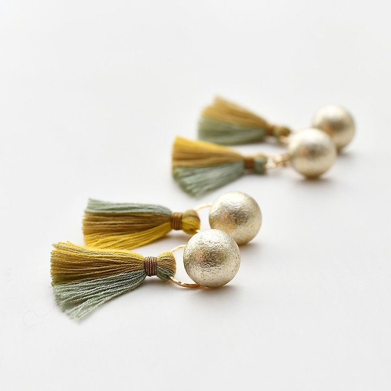 イヤリング/Dome tassel earrings/ Gold - 耳环/耳夹 - 聚酯纤维 金色