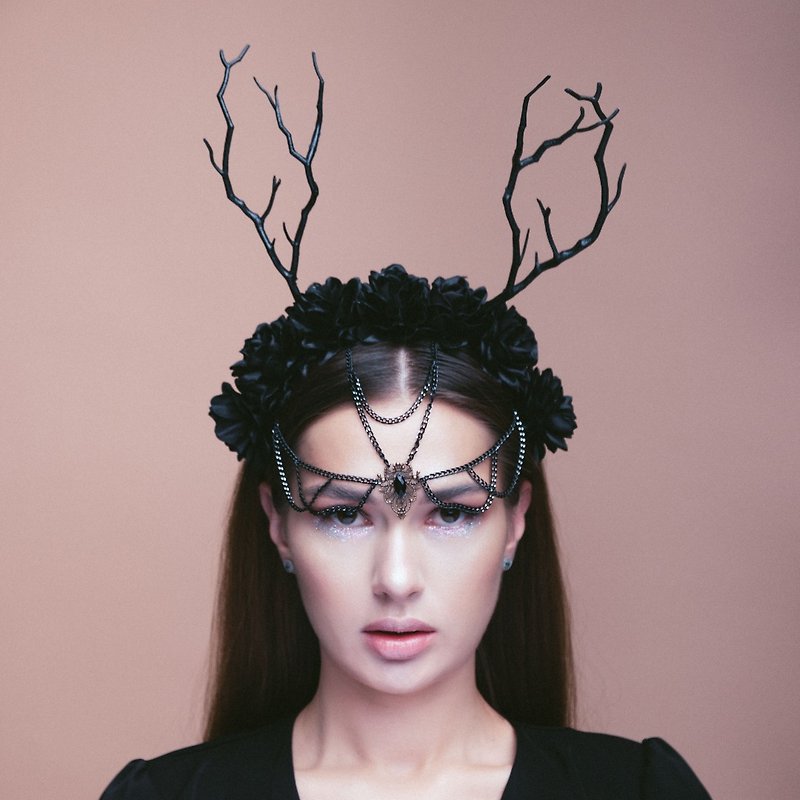 Antler headpiece Black flower crown Gothic headdress Horns headband Halloween - 发饰 - 丝．绢 黑色