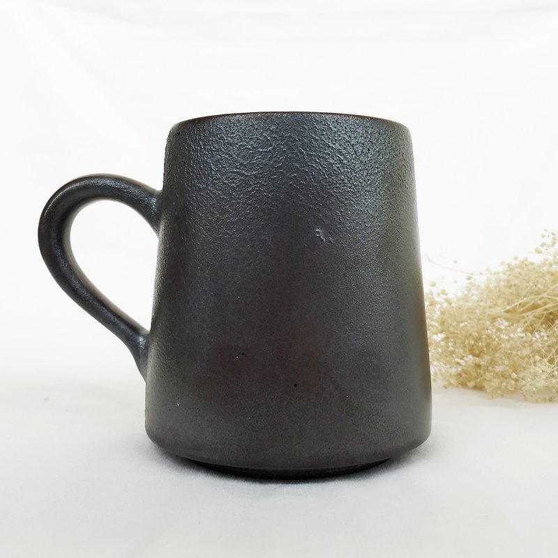 简约风－手作金属釉马克杯 - 茶具/茶杯 - 陶 黑色