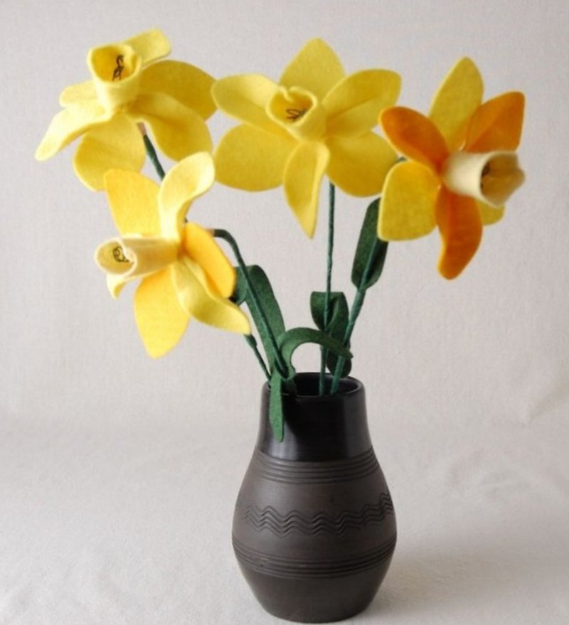 DIY Felt Daffodils, PDF Materials, Womens Gift, DIY Soft Wool Flowers. - 编织/刺绣/羊毛毡/裁缝 - 羊毛 多色