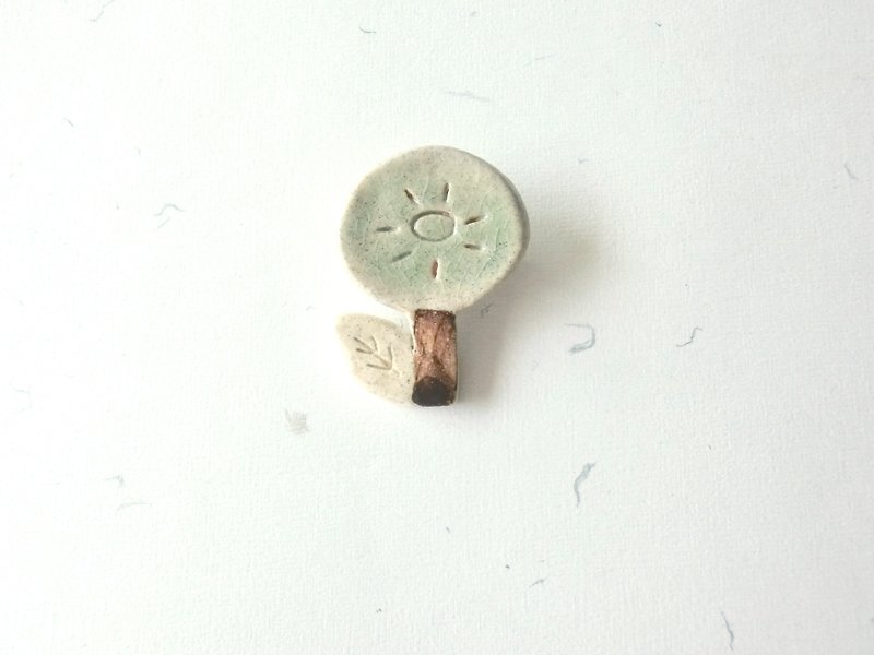 石下 / 淡绿色 植物 花儿 花朵 陶瓷扣针 胸针 别针 - 胸针 - 瓷 绿色