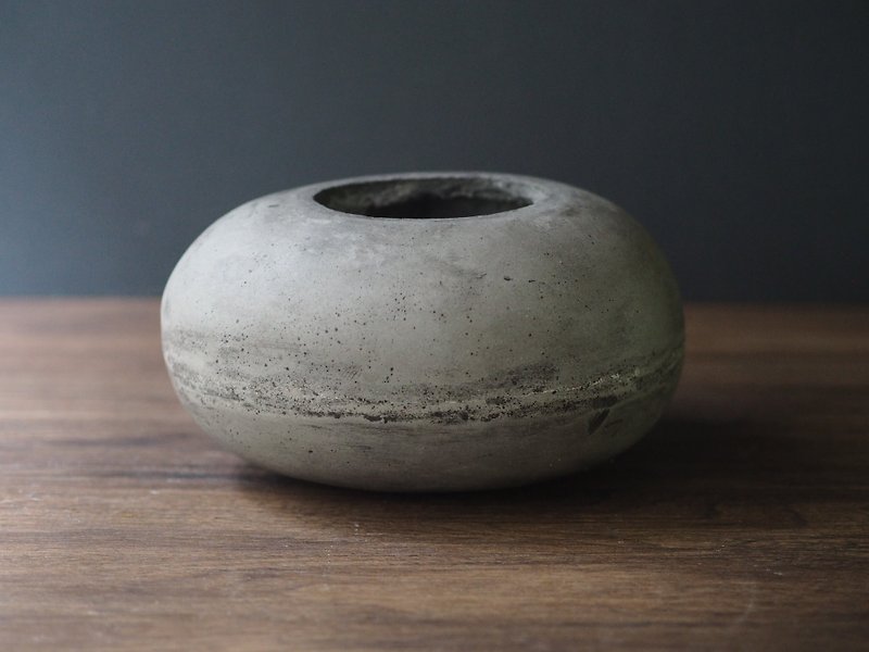 轻水泥系列 - 灰椭圆花器 - 小 - 花瓶/陶器 - 水泥 灰色