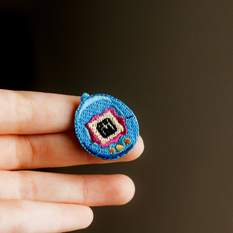 Tamagotchi Embroidery Pin - 徽章/别针 - 绣线 蓝色