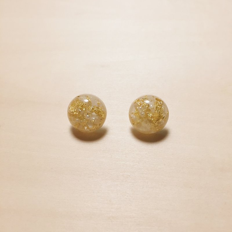 复古米白金箔珍珠丸子耳环 - 耳环/耳夹 - 树脂 白色