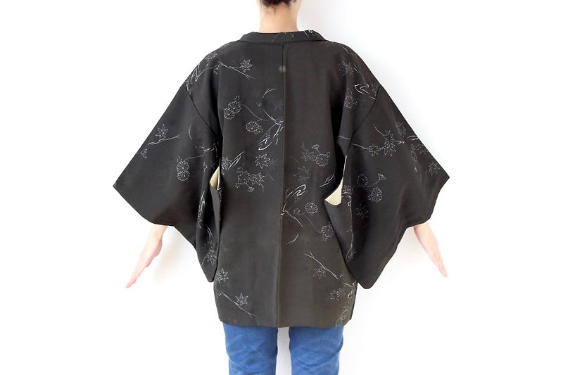 chrysanthemum kimono, Momiji leaf haori, vintage haori, authentic kimono /3548 - 女装休闲/机能外套 - 丝．绢 黑色