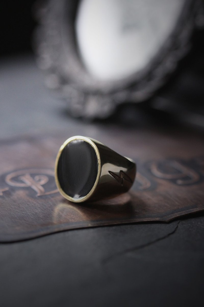 Simple Round Black Ring with Lightning Etching. - 戒指 - 其他金属 