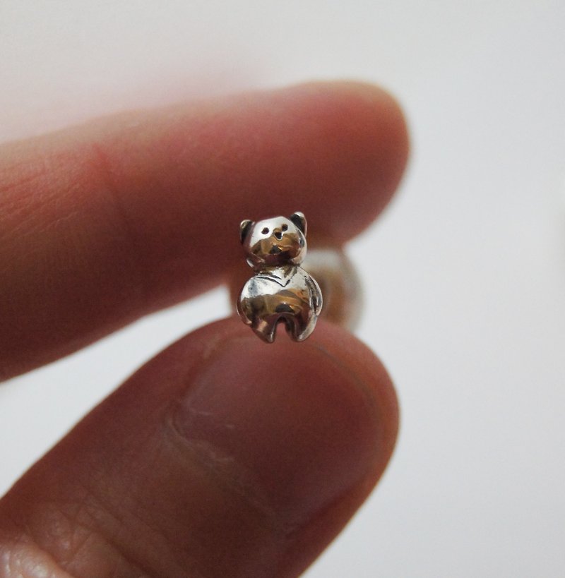 || 台湾迷你黑熊V || 纯银手作珍珠扣耳环 - 耳环/耳夹 - 其他金属 银色