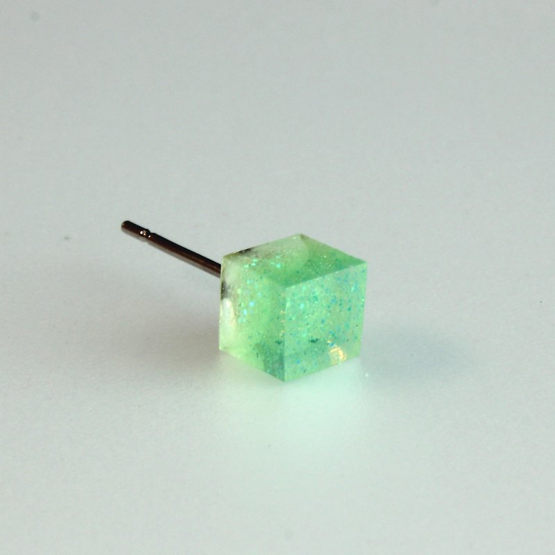 彩色树脂耳环 / 440 / 小立方 / Salad Days - 单只 - 耳环/耳夹 - 塑料 绿色