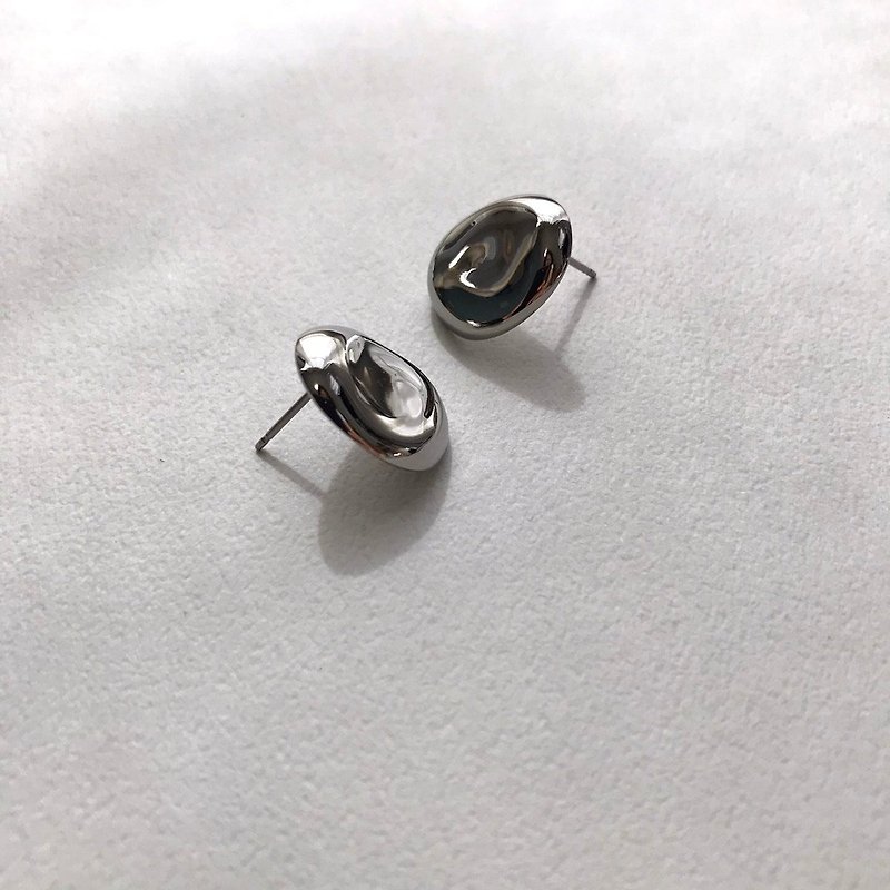 白玉のようなぷるんとしたモチーフピアス　ステンレス - 耳环/耳夹 - 不锈钢 银色