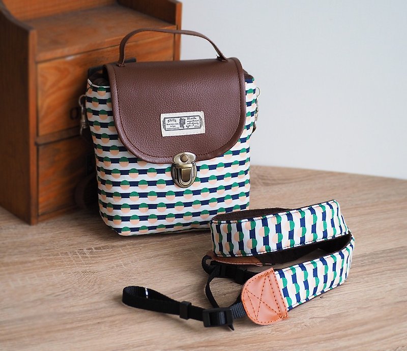 Goody Bag -秋日福袋 北欧风条纹方形相机包+相机背带组合 - 相机包/相机袋 - 棉．麻 绿色