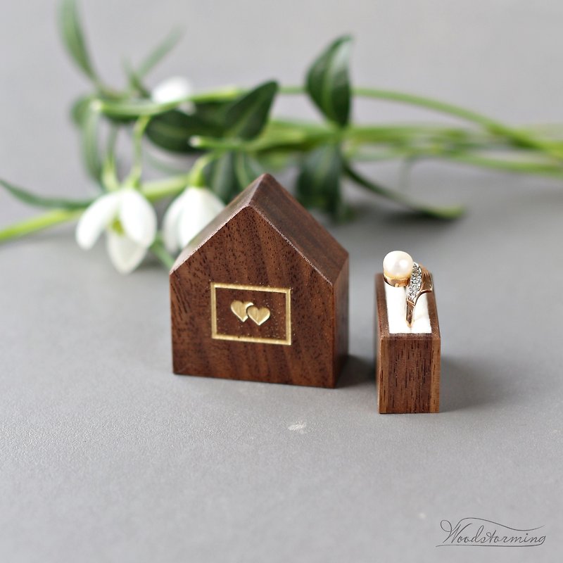Slim house proposal ring box with gold color hearts, pocket size engagement box - 收纳用品 - 木头 