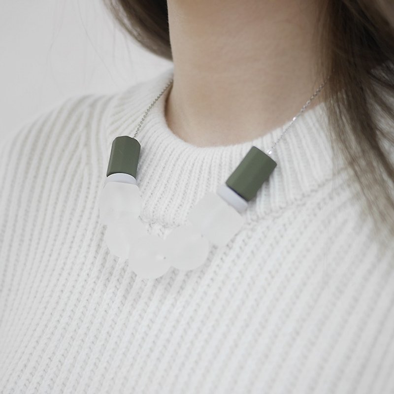军绿色透明棉花糖几何颈链 MARSHMALLOW NECKLACE - 项链 - 塑料 绿色