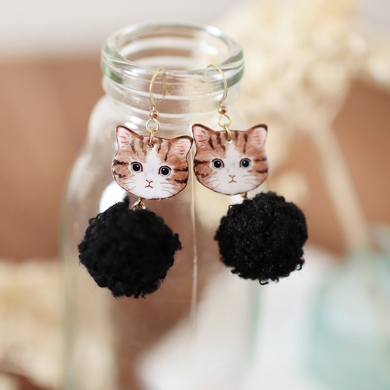 小动物毛毛球手工耳环-虎斑猫星球 可改夹式 - 耳环/耳夹 - 树脂 咖啡色