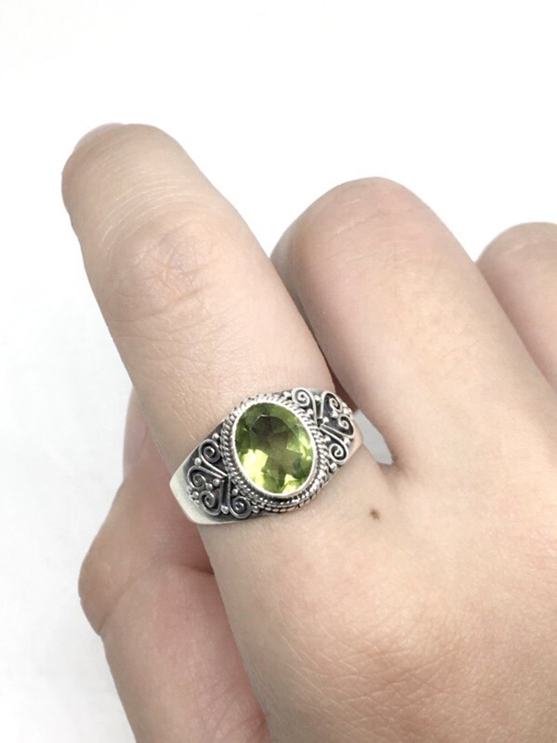 橄榄石925纯银重工雕花戒指 尼泊尔手工镶嵌制作(款式2) - 戒指 - 宝石 绿色
