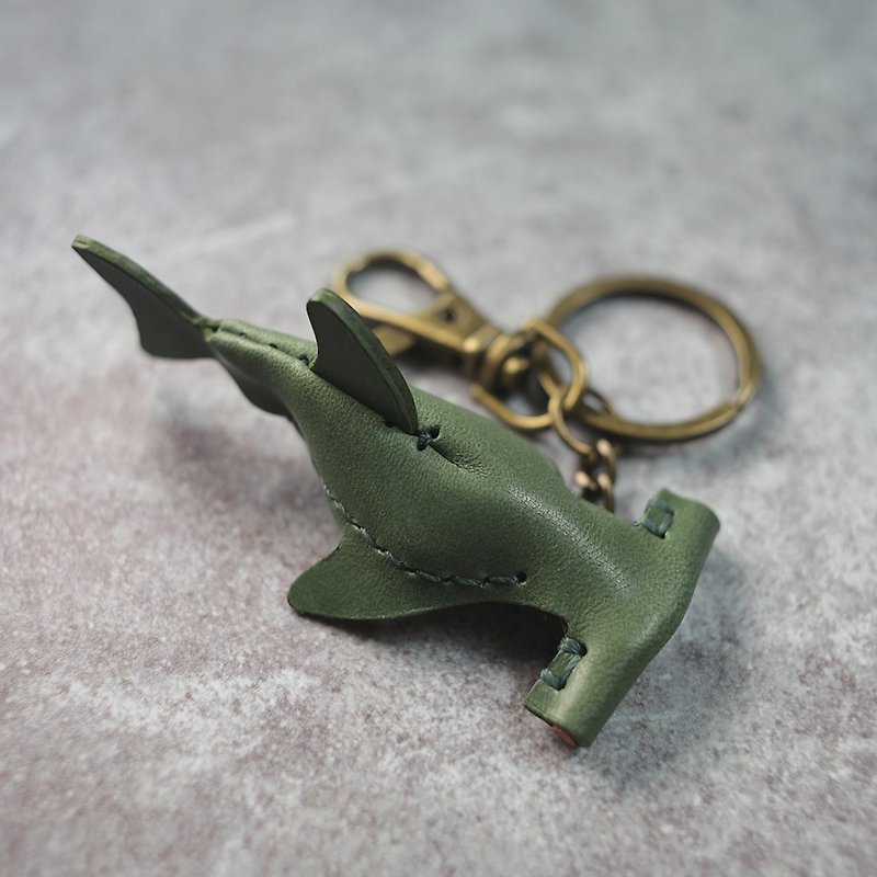 纯手工制 迷你 苔绿 双髻鲨 Hammerhead shark Key holder - 钥匙链/钥匙包 - 真皮 绿色