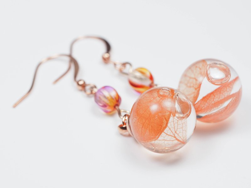 爱家作-OMYWAY橙色绣球花浮游花琉璃珠玻璃球耳环耳夹1.4cm - 耳环/耳夹 - 玻璃 白色