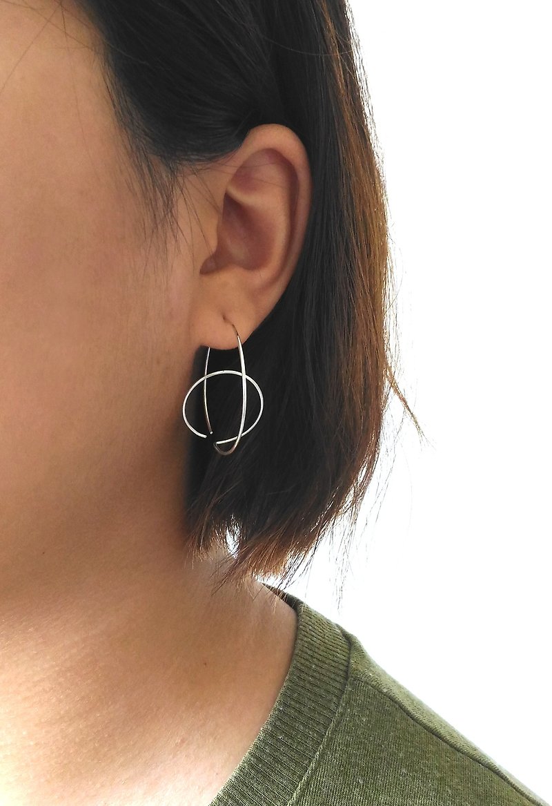 纯银耳环,线光系列 双回圈 轻耳饰 台湾设计师手工制 - 耳环/耳夹 - 纯银 白色