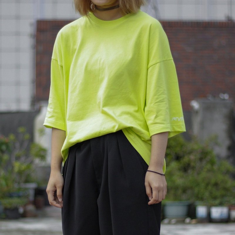 【ionism】棉麻宽版短T萤光绿 - 男装上衣/T 恤 - 棉．麻 绿色