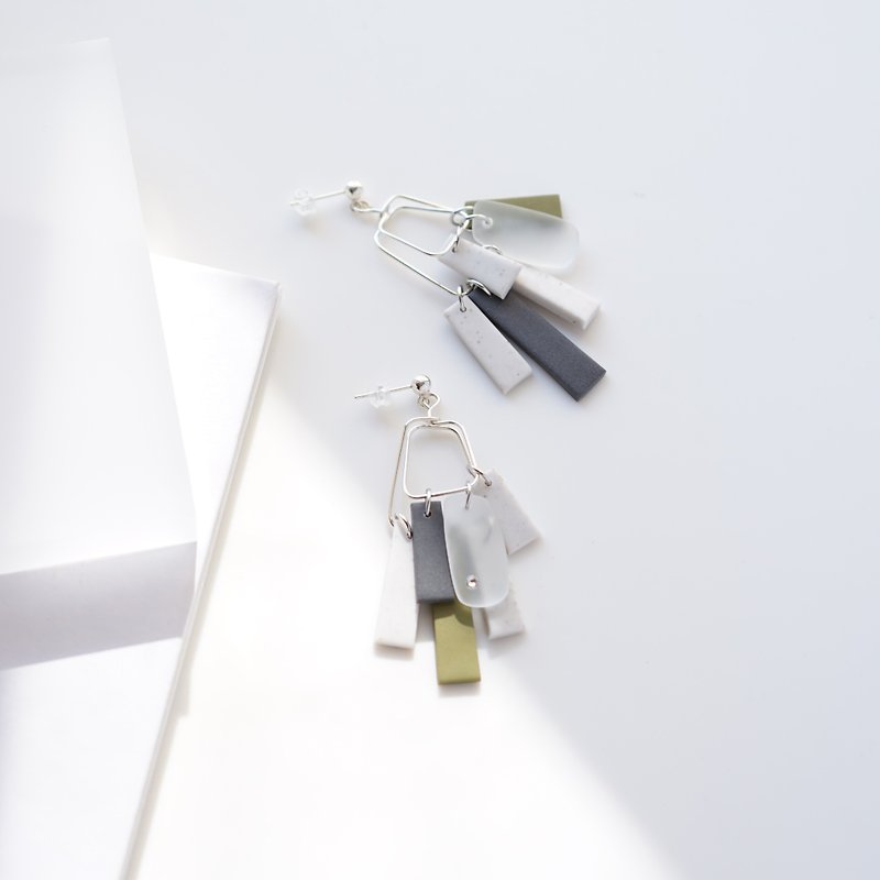 Isobel 原创设计 手工软陶 几何线条 简约垂坠 925纯银耳针耳环 - 耳环/耳夹 - 陶 绿色