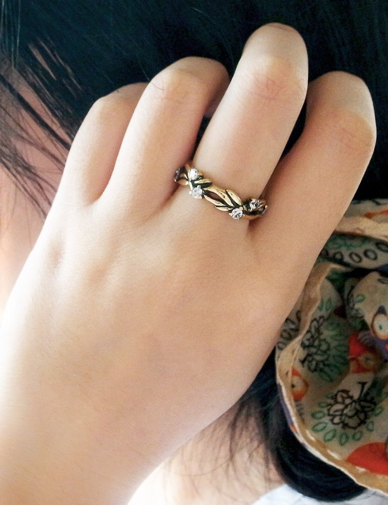 草木浮雕晶钻戒指 抗过敏铜饰 - 戒指 - 其他金属 金色