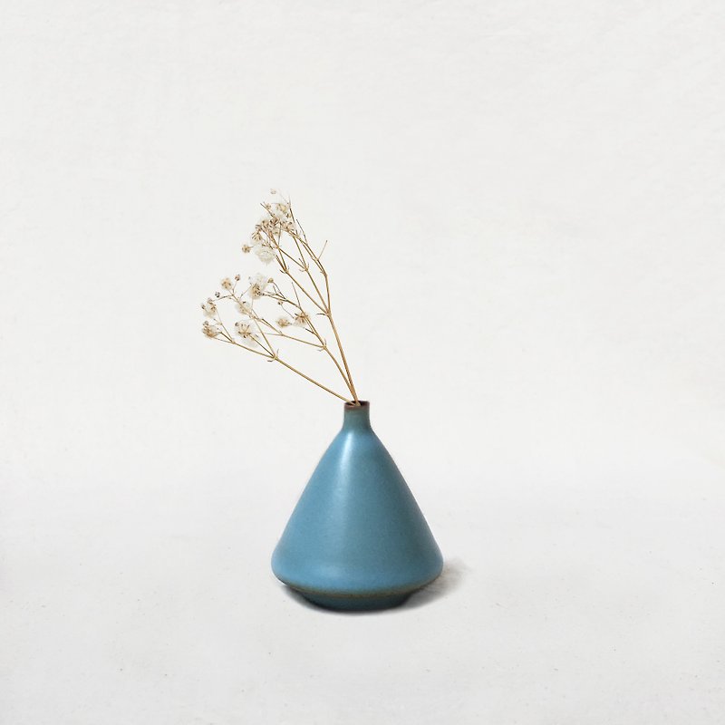 手工陶瓷浅蓝色迷你花器 －小山 - 花瓶/陶器 - 陶 蓝色