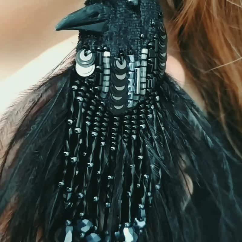 Raven earrings. Black beaded raven earrings. Raven jewelry - 耳环/耳夹 - 其他金属 黑色