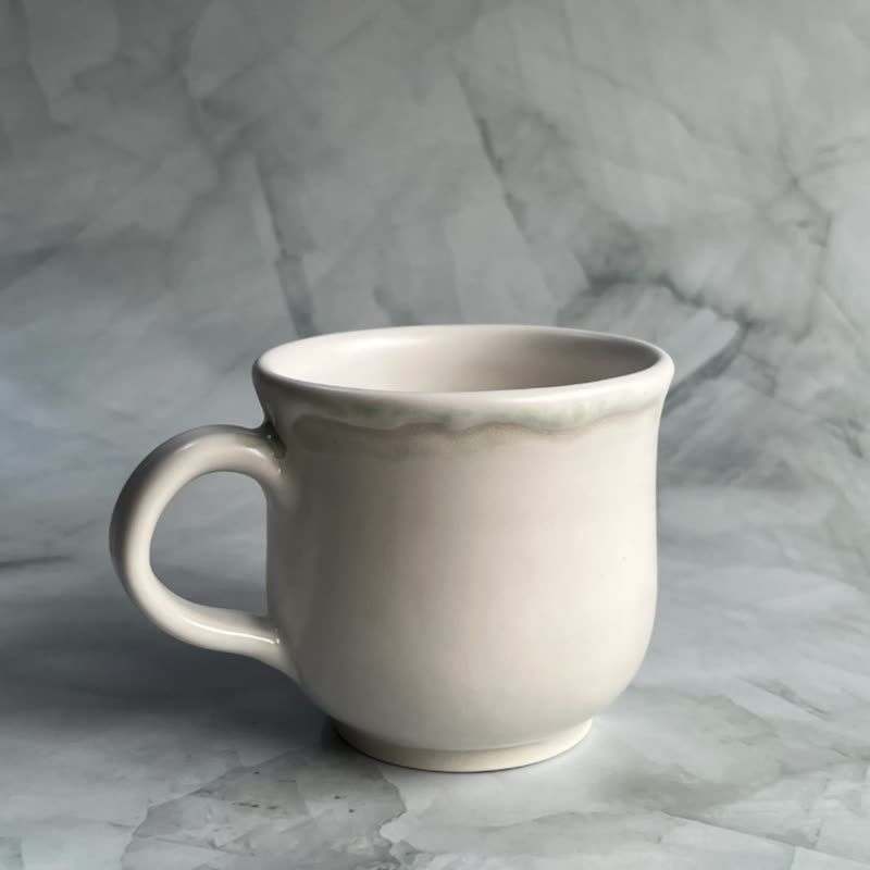 童心未泯。手工陶瓷马克杯 茶杯 咖啡杯 母亲节礼物 - 杯子 - 陶 白色