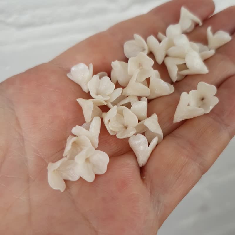 Small Pearl Flower Beads Polymer CLay 8 mmMaking Jewelry Craft Floral Beads Clay - 零件/散装材料/工具 - 塑料 白色