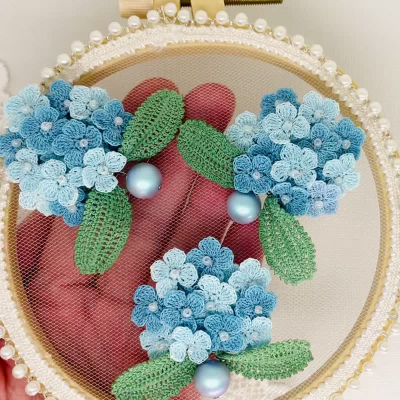 Crochet hydrangea brooch, Blue hydrangea brooch.