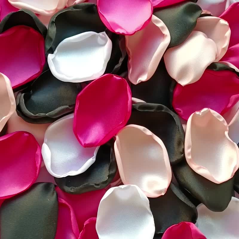 Pink flower petals Black and pink wedding decor White rose petals Black flower - 干燥花/捧花 - 丝．绢 